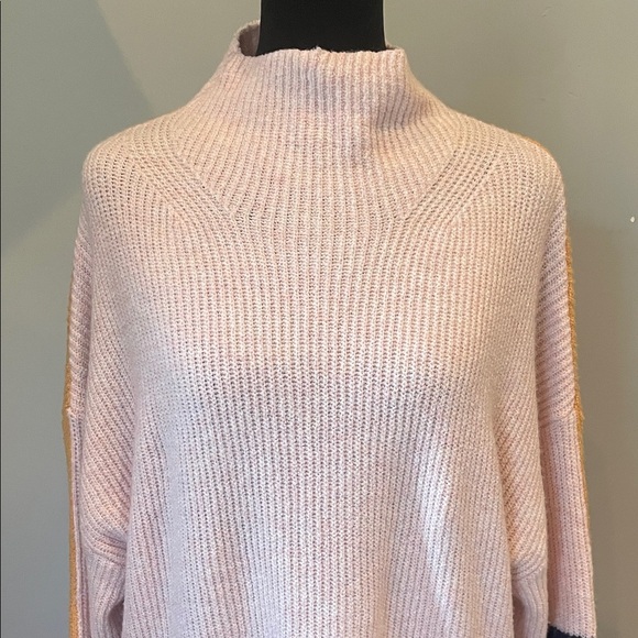 Color Block Women's Sweater free assembly medium like new - Picture 3 of 3